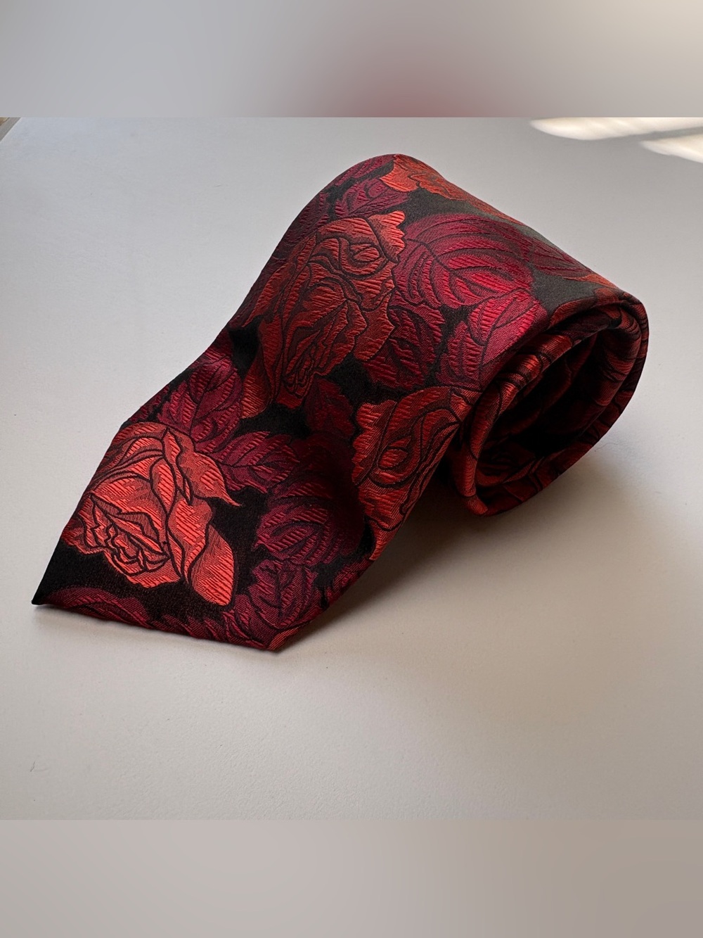 Men's Floral Jacquard Tie in Red on Black